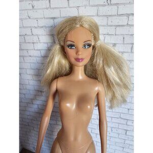 Mattel Fashion Fever 2006 era Blonde Closed Mouth Barbie Fashion Doll Nude Play